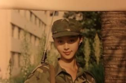 丝袜军装写真,性感与力量的完美融合
