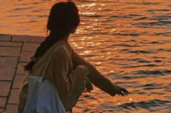 日落女生头像,揭秘日落女生头像背后的故事