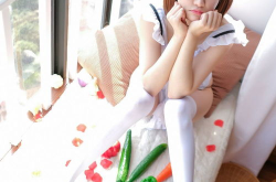 美女扒开双腿露出尿口无内裤图片,扒开双腿引发社会关注与反思